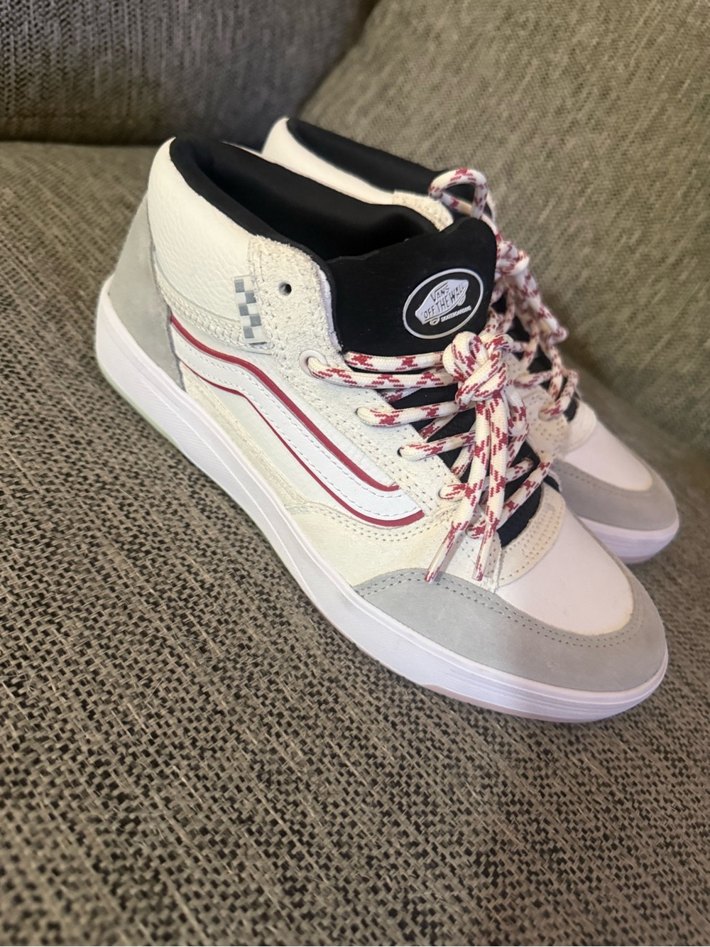 Vans Mid-Top Sneakers in White, Gray and Red Trim